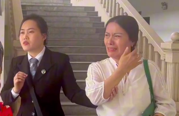 Cựu Hiệu trưởng Nguyễn Thị Bình khóc nghẹn vì mình mà con đi xin việc khắp nơi không được nhận