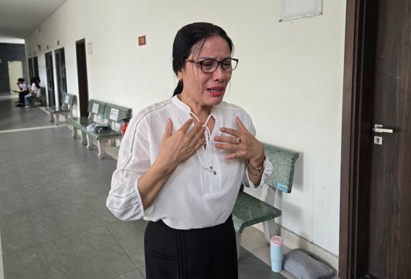 Cựu hiệu trưởng THCS Ba Đình Hà Nội nức nở khóc suốt hai phiên tòa