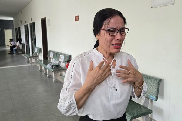 Cựu hiệu trưởng THCS Ba Đình Hà Nội nức nở khóc suốt hai phiên tòa