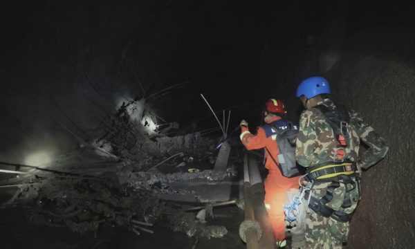 Cứu hộ Nepal liên tiếp gặp đường cụt khi tìm công nhân thủy điện kẹt trong hầm