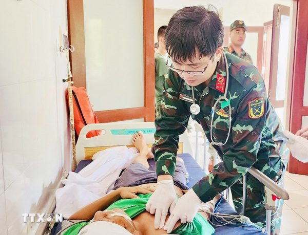 Cứu nạn khẩn cấp ngư dân nghi viêm ruột thừa trên biển