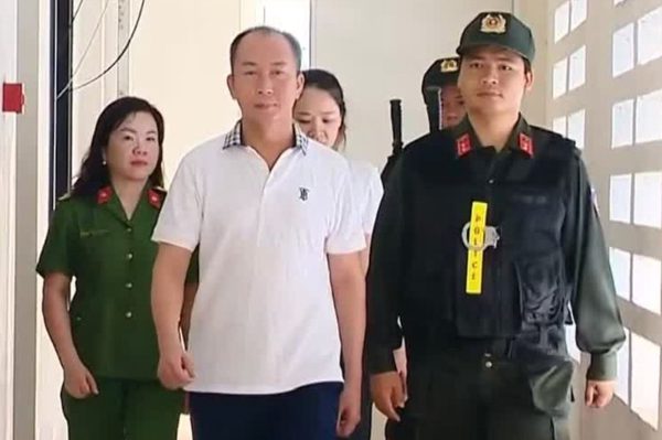 Cựu phó chủ tịch Hội doanh nhân trẻ bị khởi tố trong vụ chôn trái phép gần 600 tấn chất thải nguy hại