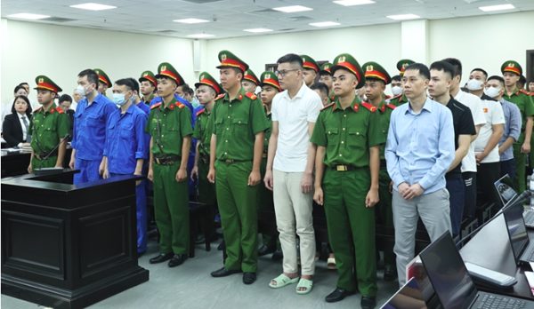Cựu Phó phòng hình sự lĩnh 12 năm tù vì chiếm đoạt 140.000 USD 'chạy tội' cho công ty sữa giả
