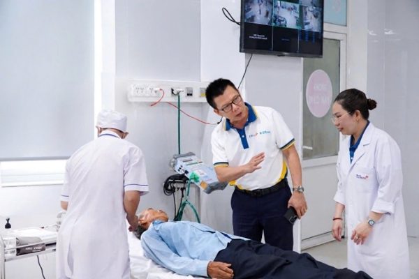 Cứu sống bệnh nhân nam 60 tuổi bị nhồi máu cơ tim cấp tại buổi khám từ thiện ở Quảng Ngãi