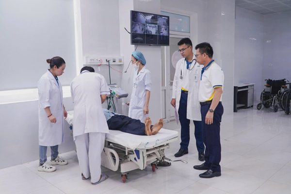Cứu sống bệnh nhân nam 60 tuổi nhồi máu cơ tim cấp tại buổi khám từ thiện