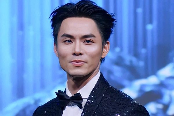 Cựu tiếp viên hàng không cao 1,86m trở thành á vương quốc tế