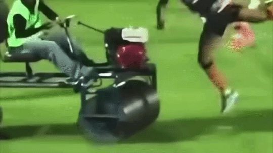 Cựu tuyển thủ Anh bị xe lu cán lên người ở Thai League