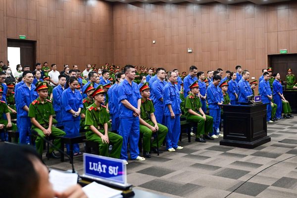 Cựu viện trưởng khai ‘biến’ người thường thành ‘mất khả năng điều khiển hành vi’