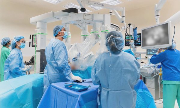 Cứu Việt kiều 60 tuổi bị tắc nghẽn hai bên động mạch phổi