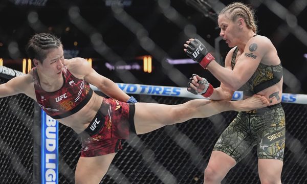 Cựu vô địch UFC Trung Quốc bị bố mẹ giục lấy chồng
