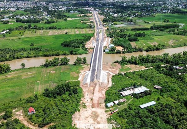 Đà Nẵng: Cầu đã xong, sao người dân chật vật đi vòng?