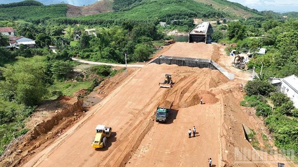 Đà Nẵng: Khẩn trương hoàn thành cầu Tân Bình và đường dẫn kết nối ở xã Hiệp Đức