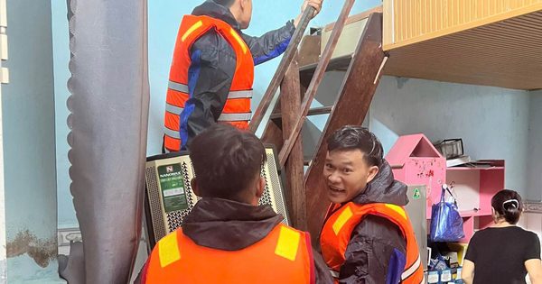 Đà Nẵng mưa lớn, người dân 'rốn lũ' Mẹ Suốt lại trắng đêm chạy lụt