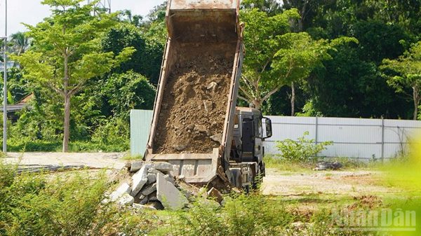Đà Nẵng: Nhức nhối tình trạng đổ chất thải xây dựng trên địa bàn phường Bàn Thạch