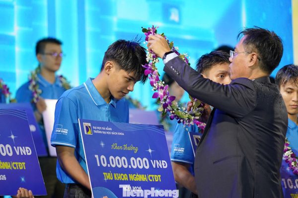 Đà Nẵng: Những suất học bổng đặc biệt tiếp sức tân sinh viên