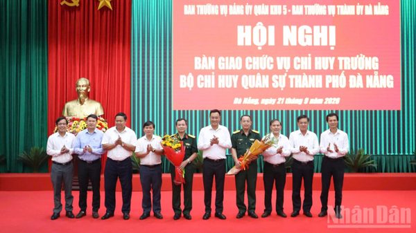 Đà Nẵng tổ chức Lễ bàn giao chức vụ Chỉ huy trưởng Bộ Chỉ huy quân sự thành phố