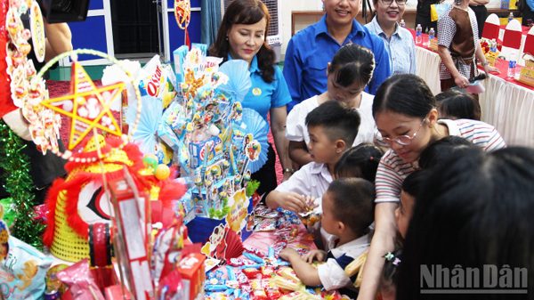 Đà Nẵng: Trao hơn 8.000 suất quà Trung thu cho con đoàn viên, người lao động khó khăn