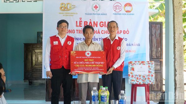 Đà Nẵng: Trao nhà Chữ thập đỏ thi đua “80 ngày hành động vì cộng đồng”