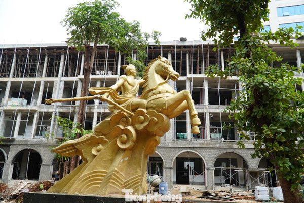 Đà Nẵng: Xây trường chậm tiến độ, hàng trăm học sinh phải đi học nhờ