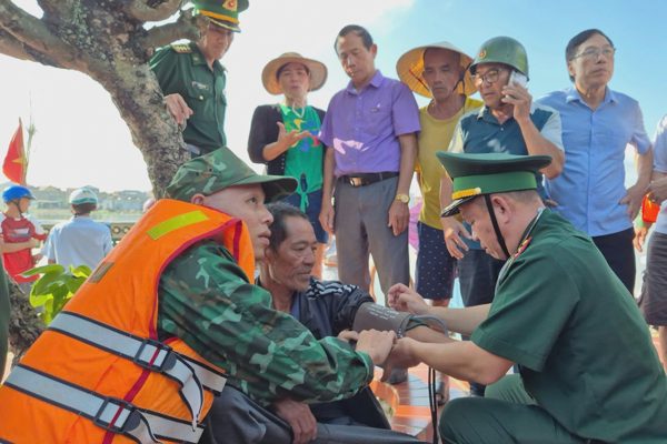 Đã tìm thấy ngư dân mất tích gần 2 ngày trên biển