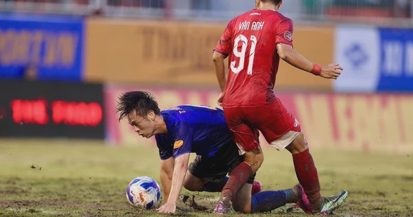 Đá trên mặt sân lầy lội, HAGL thua ngược cay đắng Hải Phòng: Thủ môn Trung Kiên mắc sai lầm tai hại