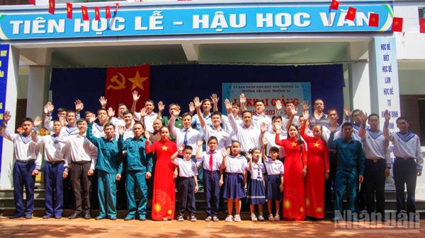 Đặc khu Trường Sa rộn ràng ngày khai giảng năm học mới