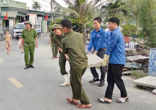 Đặc khu Vân Đồn lập đội thanh niên 'phản ứng nhanh' với rác thải