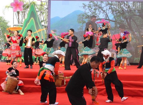 Đặc sắc Liên hoan “Bảo tồn, phát huy bản sắc văn hóa dân tộc Mông trong đời sống đương đại” trong Ngày hội Văn hóa dân tộc Mông tại Điện Biên