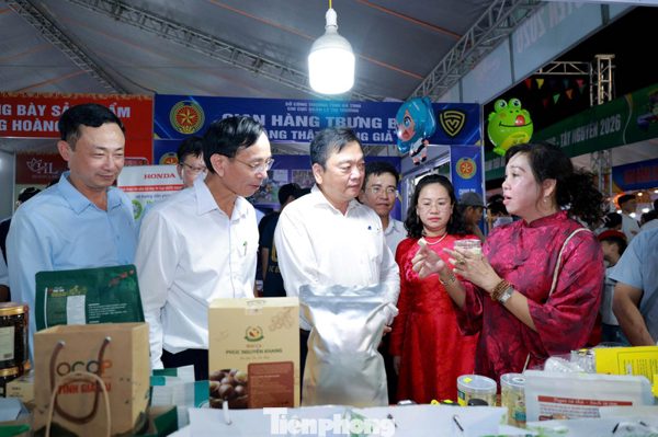 Đặc sản ba miền tạo sức hút tại hội chợ miền Trung - Tây Nguyên