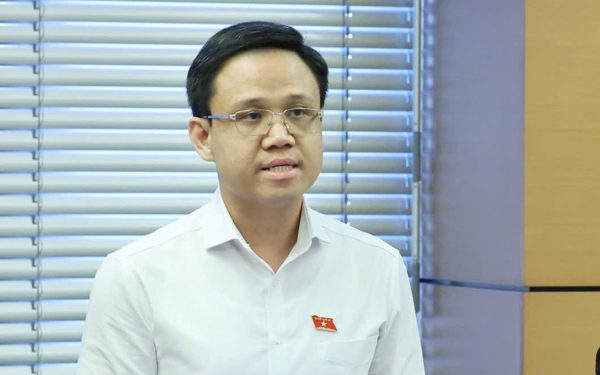 Đại biểu đề nghị đơn giản hóa thủ tục đầu tư điện mặt trời mái nhà tự sản, tự tiêu