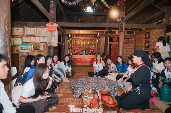 Đại biểu Hành trình Đỏ tham quan, học tập tại Thái Nguyên