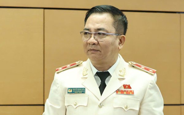 Đại biểu Quốc hội đề nghị luật điều chỉnh hoạt động giao hàng, vận chuyển giấy tờ của shipper