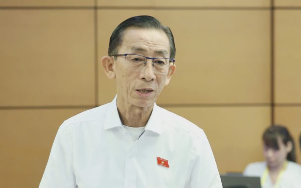 Đại biểu Trần Hoàng Ngân: Một bác sĩ giỏi vừa làm giám đốc, vừa phải quản lý bệnh viện, tổ chức đấu thầu có quá sức?