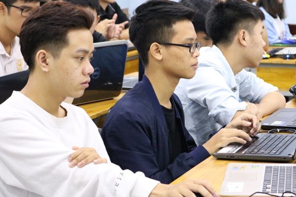 Đại học đua đầu tư AI, sinh viên tự tin đi làm nhưng doanh nghiệp vẫn 'chưa ưng'