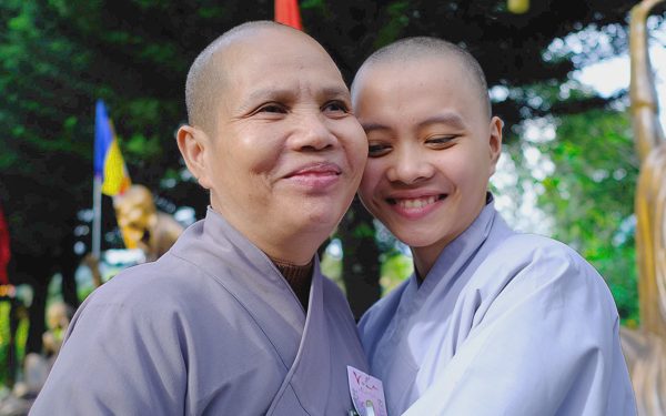 Đại học Y Dược Buôn Ma Thuột cấp học bổng 6 năm học cho nữ SV 14 năm nương náu nhà chùa