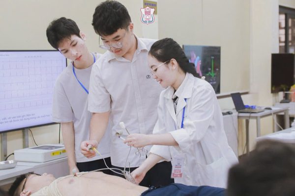 Đại học Y Hà Nội đón hơn 2.200 tân sinh viên trong năm học mới