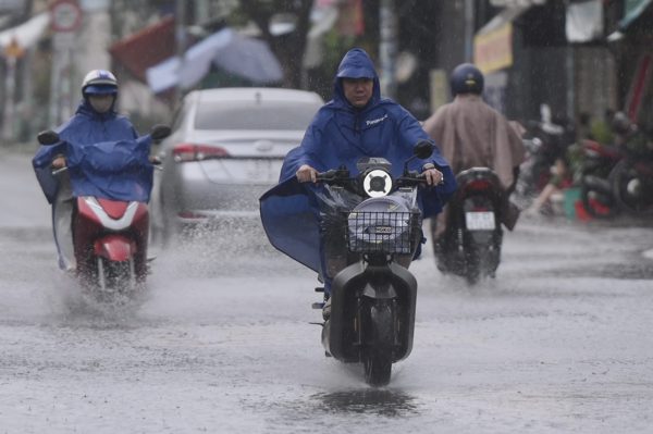 Dải hội tụ nhiệt đới gây mưa lớn ở TPHCM và Nam Bộ