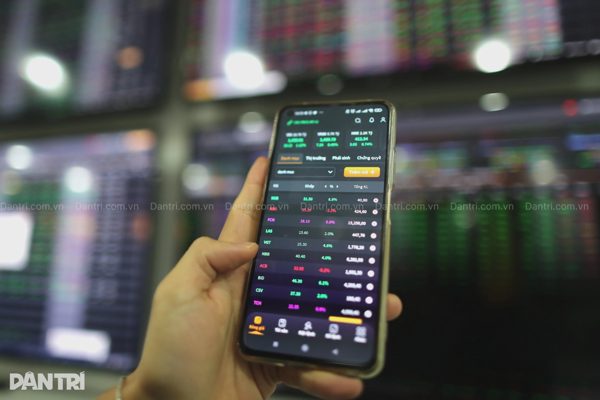 “Đại sóng” IPO lần thứ ba: Thành công không đến từ giá cao, thu tiền nhiều
