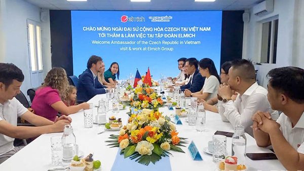 Đại sứ Cộng hòa Séc thăm Nhà máy Elmich Việt Nam
