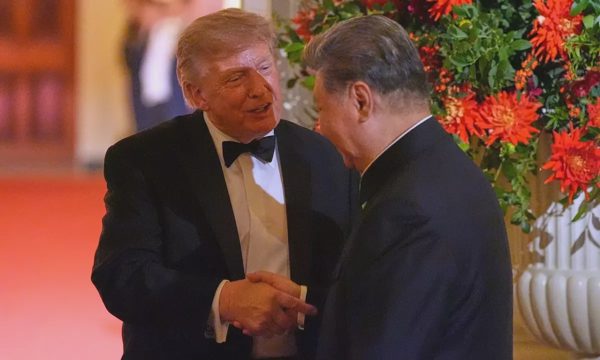 Đại sứ Mỹ nói ông Trump ngỏ ý bán vũ khí cho Trung Quốc