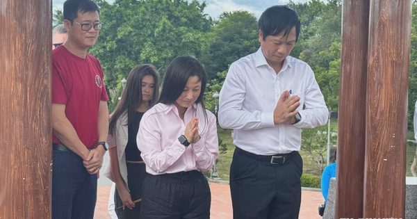 Đại sứ Mỹ tại Việt Nam dâng hương tại di tích Thành cổ Quảng Trị