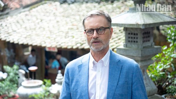Đại sứ Pháp Olivier Brochet: Việt Nam trong tôi là một đất nước kiên cường và giàu bản sắc