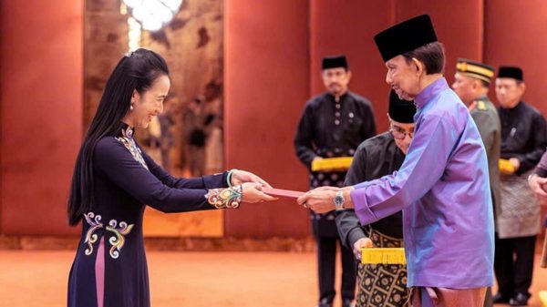 Đại sứ Việt Nam trình Quốc thư lên Quốc vương Brunei Darussalam