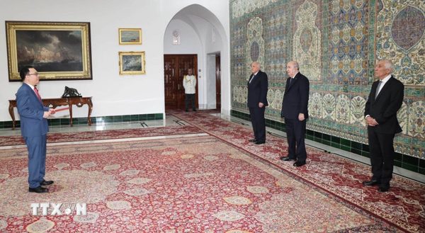 Đại sứ Vũ Duy Long trình Thư ủy nhiệm lên Tổng thống Algeria