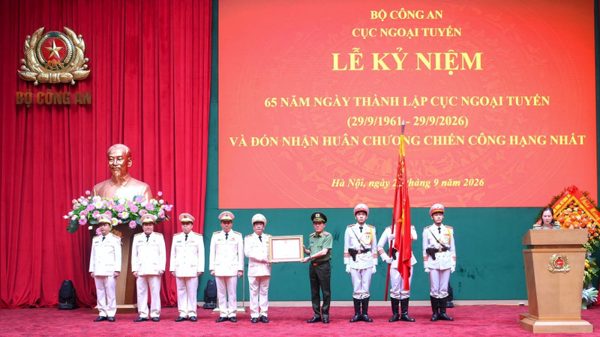 Đại tướng Lương Tam Quang trao Huân chương Chiến công hạng nhất tặng Cục Ngoại tuyến