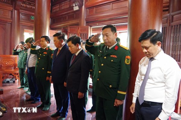 Đại tướng Nguyễn Trọng Nghĩa dâng hương tưởng niệm Đại tướng Võ Nguyên Giáp
