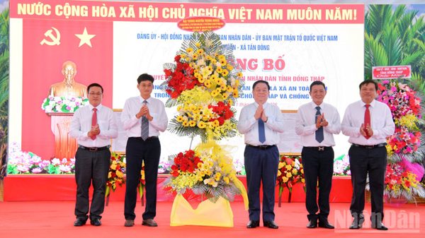 Đại tướng Nguyễn Trọng Nghĩa dự Lễ ra mắt xã An toàn khu ở tỉnh Đồng Tháp