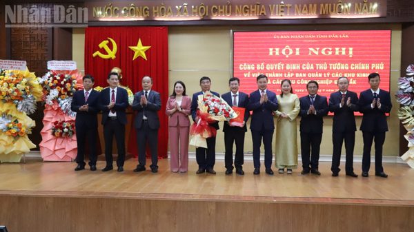 Đắk Lắk công bố quyết định thành lập Ban Quản lý các khu kinh tế và các khu công nghiệp