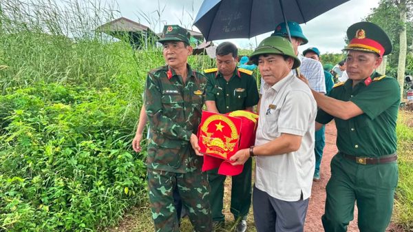 Đắk Lắk: Đào móng xây dựng trụ cổng phát hiện một hài cốt liệt sĩ và nhiều di vật