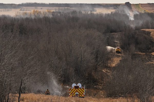 Đám cháy cỏ âm ỉ gây thảm kịch chết người ở căn cứ quân sự Canada